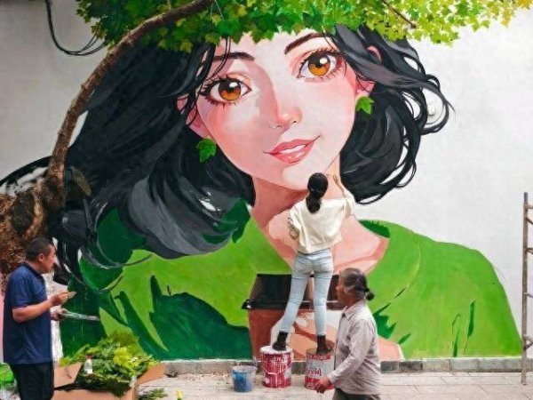 奇侠优配 墙绘又添打卡地！巡津新村梧桐女孩来啦