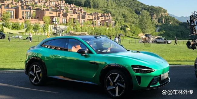 小米YU7首发试驾测试 海外好评如潮