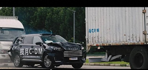 股利网 重卡追尾安然无恙 星途揽月C-DM 57万焦追尾挑战彰显硬核安全实力